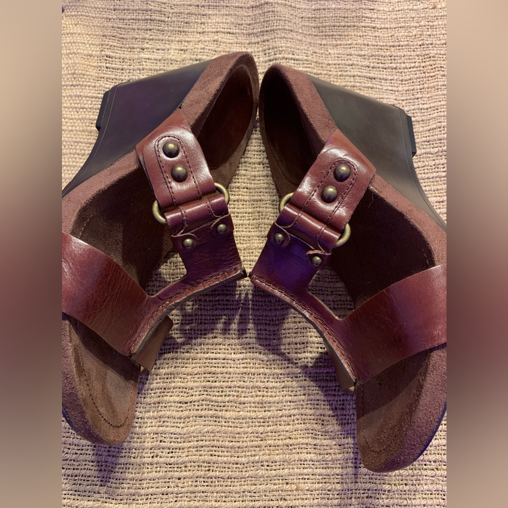 Nine West gently worn brown leather double strap wedge slide sandals. Size 8.